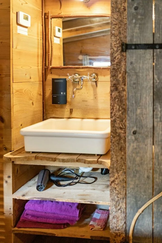 La cache de Félix – Le lavabo